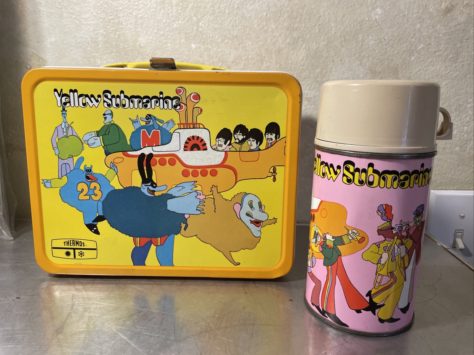 Beatles vintage ORIGINAL 1968 US YELLOW SUBMARINE LUNCH BOX AND THERMOS