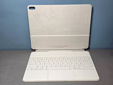 Apple iPad Air Magic Keyboard in White Model ...