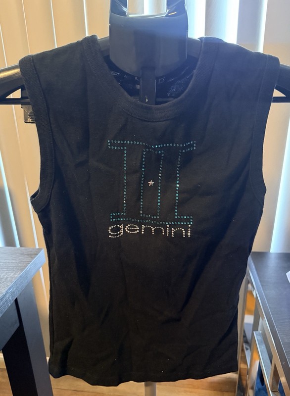 Junior Girls’ Gemini Zodiac Sign Sleeveless Black Shirt Size Large