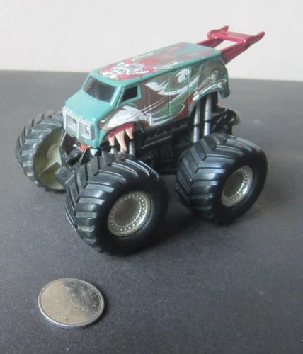 Vintage 2006 Hot Wheels RINGSLEY STICKY TONGUE ROAD BEASTS MONSTER TRUCK