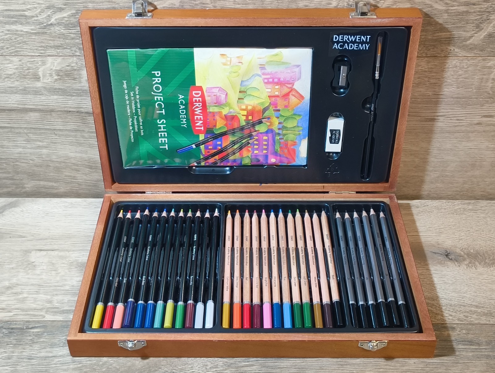 Derwent Academy Wooden Box Art Kit UNUSED Very Good Conditio