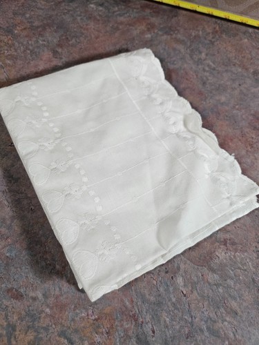 Vintage White Embroidered Table Runner - Hearts - Approx 36 x 13 - Picture 8 of 8