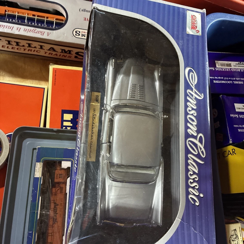 Anson Classic 1957 Studebaker Golden Hawk 1:18 литая серебристая - Изображение 3 из 4