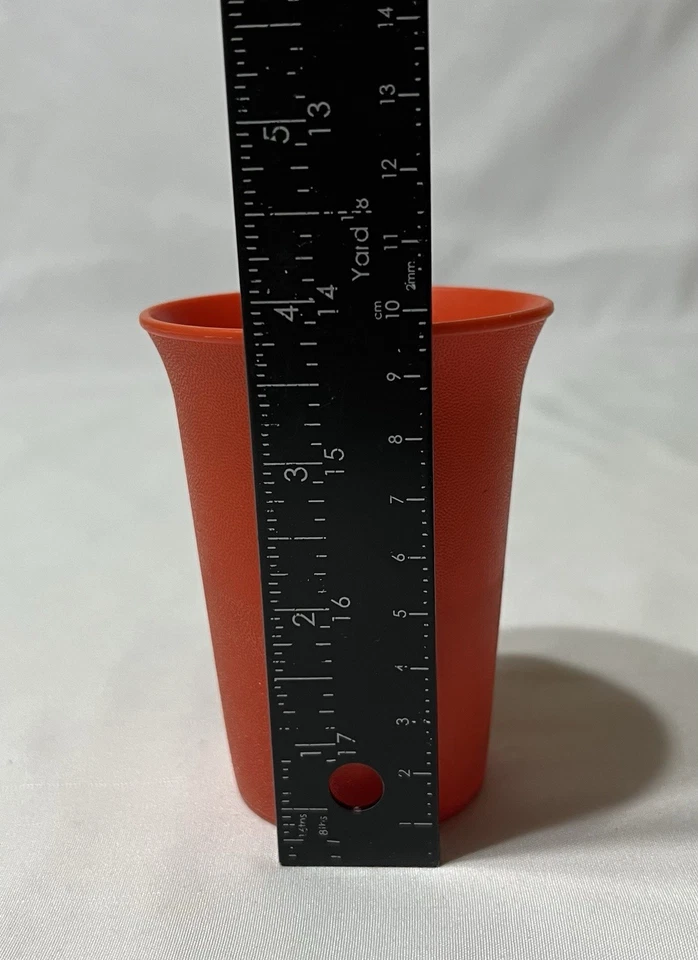 Copos infantis vintage 3 Tupperware Bell 7 oz 109 sem tampas, verde amarelo vermelho - Imagem 4 de 4