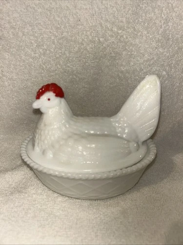 Vintage Westmoreland 5.5” Milk Glass Hen On Nest Red Crown Split Tail, Lid/Dish