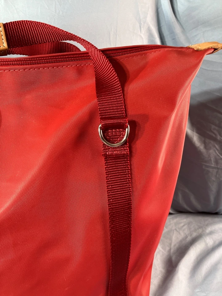 Bolso de Lona JON HART DESIGN Rojo Lona Recubierta 22" AJUSTE DE CUERO BRONCEADO Monograma Foto 3 de 4