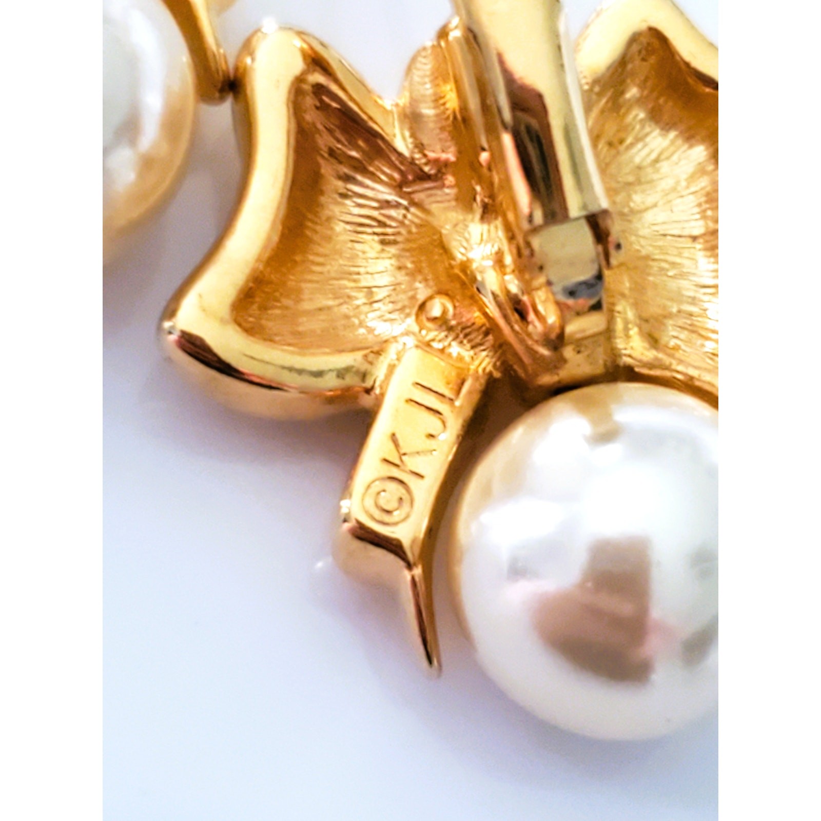 Vintage Kenneth Jay Lane Bow and Pearl Rhinestone… - image 3