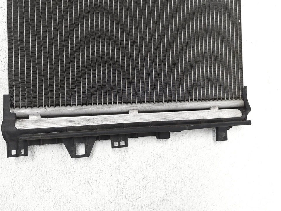 Mercedes-Benz Gla250 2015-2020 aire acondicionado aire acondicionado condensador pequeña área doblada Foto 4 de 4