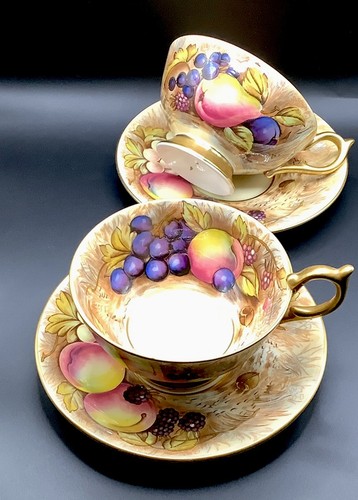 Pair AYNSLEY Bone China Orchard Gold Tea Cups & Saucers. Signed D. Jones. 1037. - Picture 14 of 15