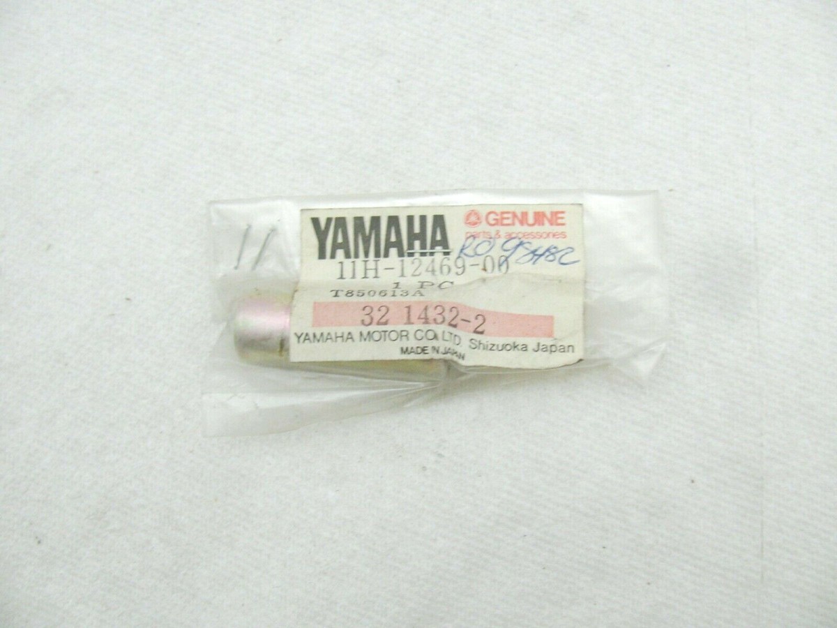 ❶ Yamaha XZ550 Vision OEM Water Pump Cooling Coolant Joint