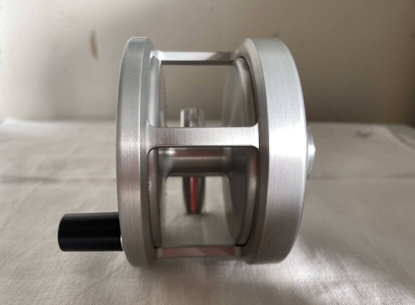Saracione Mark.V 3 3/4 Standard salmon Fly Reel Ship From Saracione Mark.V 3 3/4 Standard salmon Fly Reel Ship From