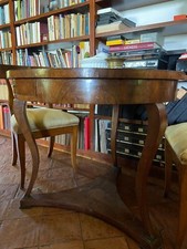 Raffinato Tavolo direttorio, tondo in legno massello metà 800 con tre gambe