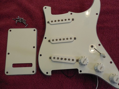Fender Stratocaster Loaded Pickguard Ceramic Alnico's Excellent