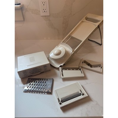 Pampered Chef Mandoline Slicer Vegetable Fruit Grater Shredder Kitchen Tool Set
