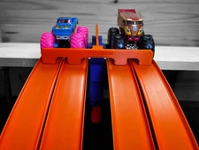 Track Clamp with 4 Lane Start Gate | Compatible with Hot Wheels Track (Blue/Oran