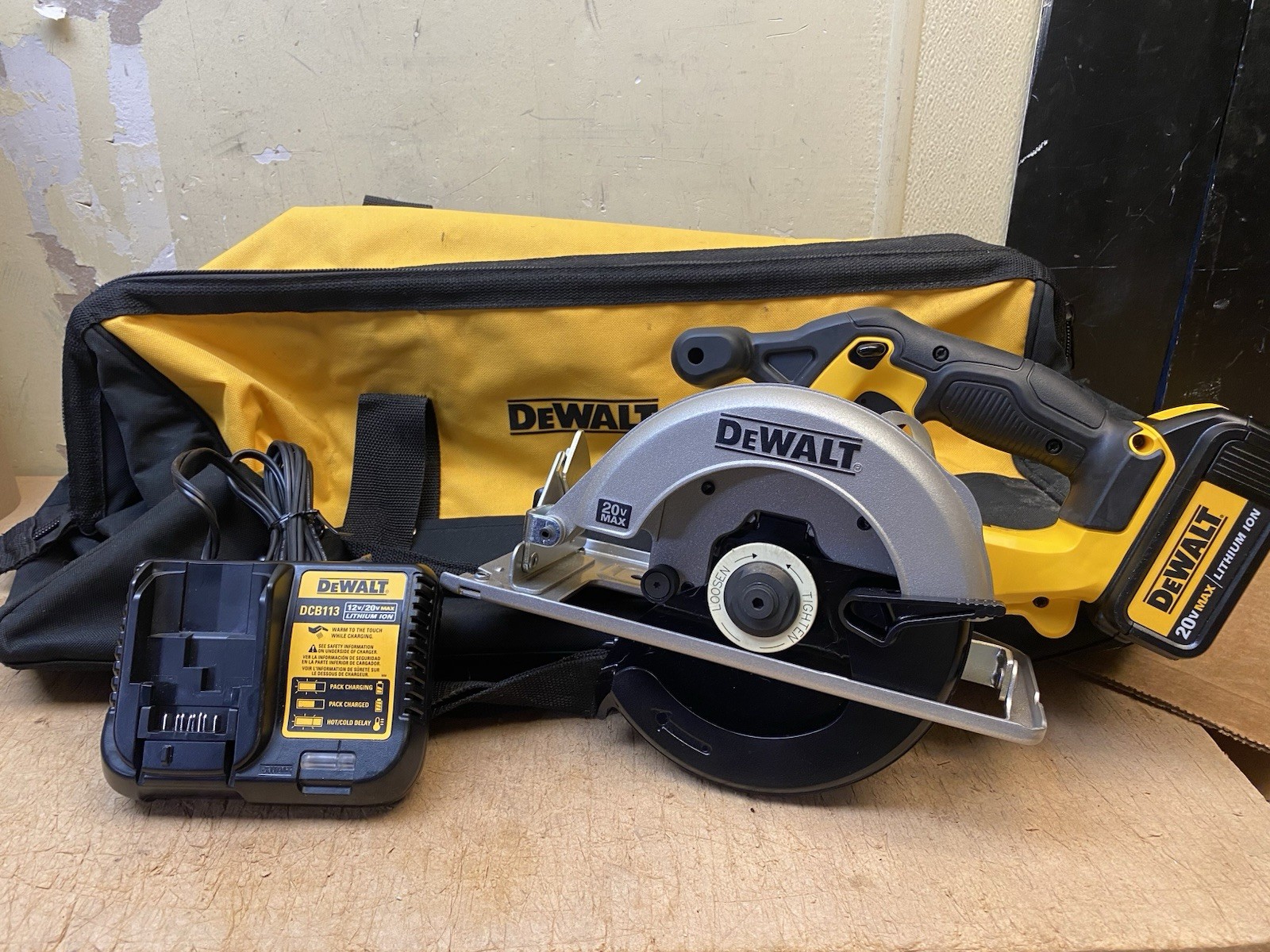 DEWALT DCS393 20V 6-1/2" Cordless Circular Saw Kit - New