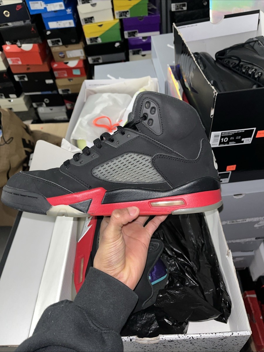 Size 9.5 - Jordan 5 Retro Top 3 Black 2020, Slightly Pre Owned — product photo 4 of 9