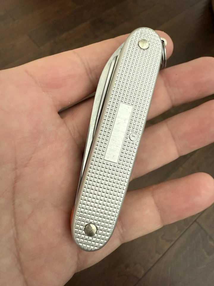 定制 MOD Victorinox Pioneer 带橙色 G10 中心衬里 — 第 4/4 张图片