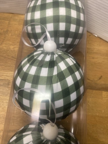 3 Large Christmas Tree Balls Ornament Shatterproof Green /white new 5.9 Inches - Picture 6 of 7