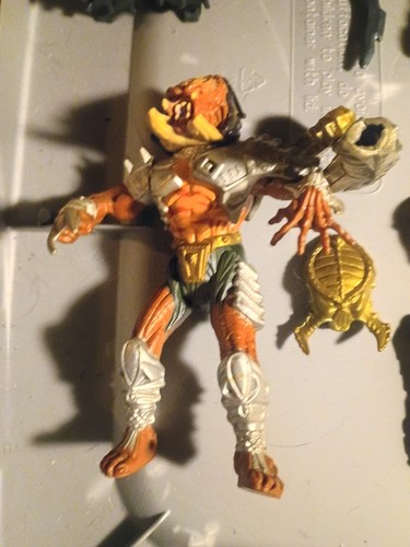 Predator and Alien Action Figure Lot - Multiple Figures with Accessories & Parts - Picture 5 of 7