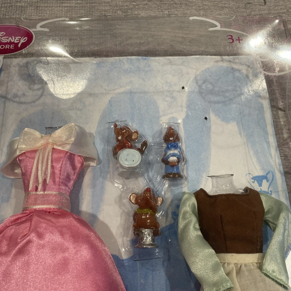 Conjunto Disney Store Cinderella Wardrabe And Friends caixa aberta leitura - Imagem 4 de 4