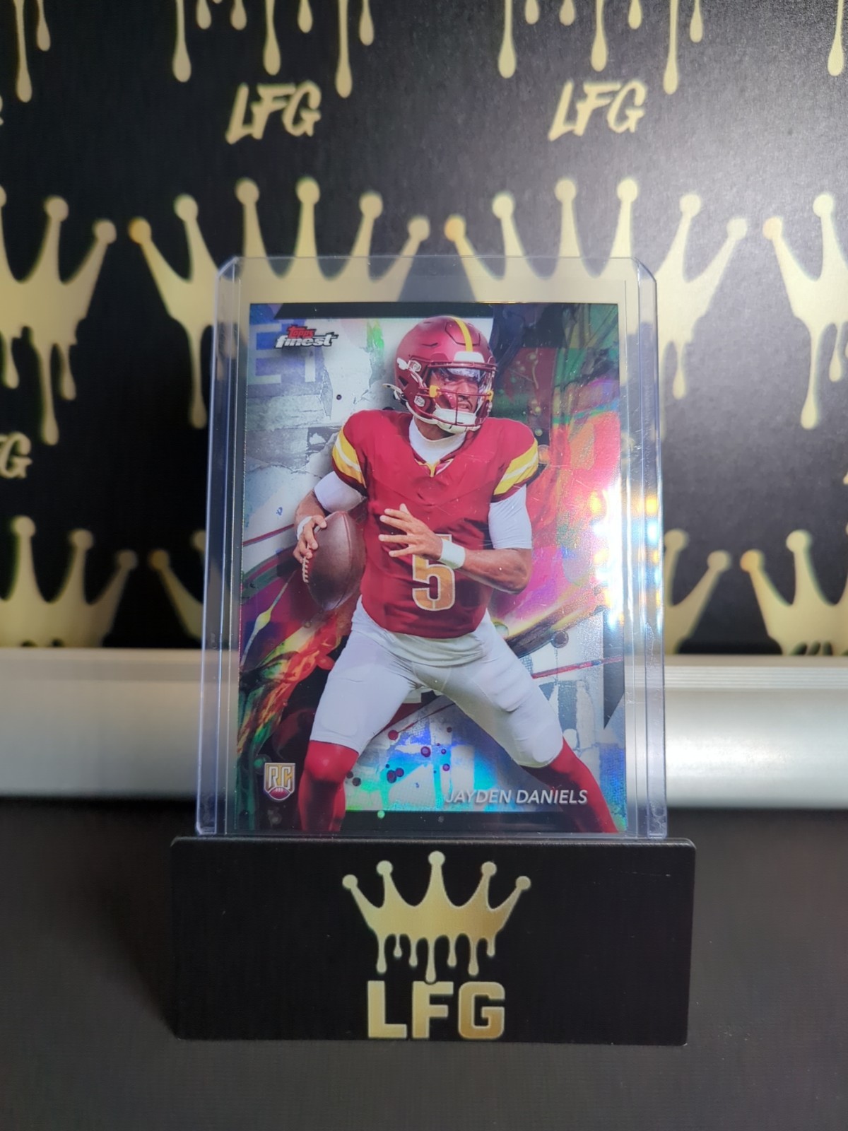 2024 Topps Finest - Common Jayden Daniels #67 Refractor (RC)