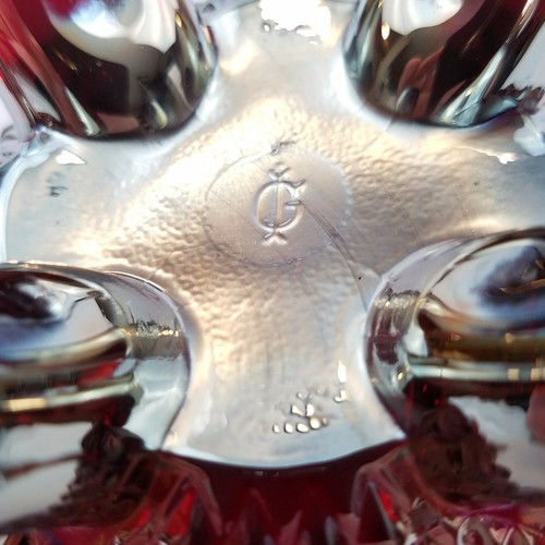 Cuenco de vidrio rojo rubí imperial carnaval encaje abierto patrón diamante patas vintage - Imagen 7 de 11