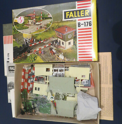 Faller AMS  B-176  --- seltener Bahnübergang  in OVP #081219