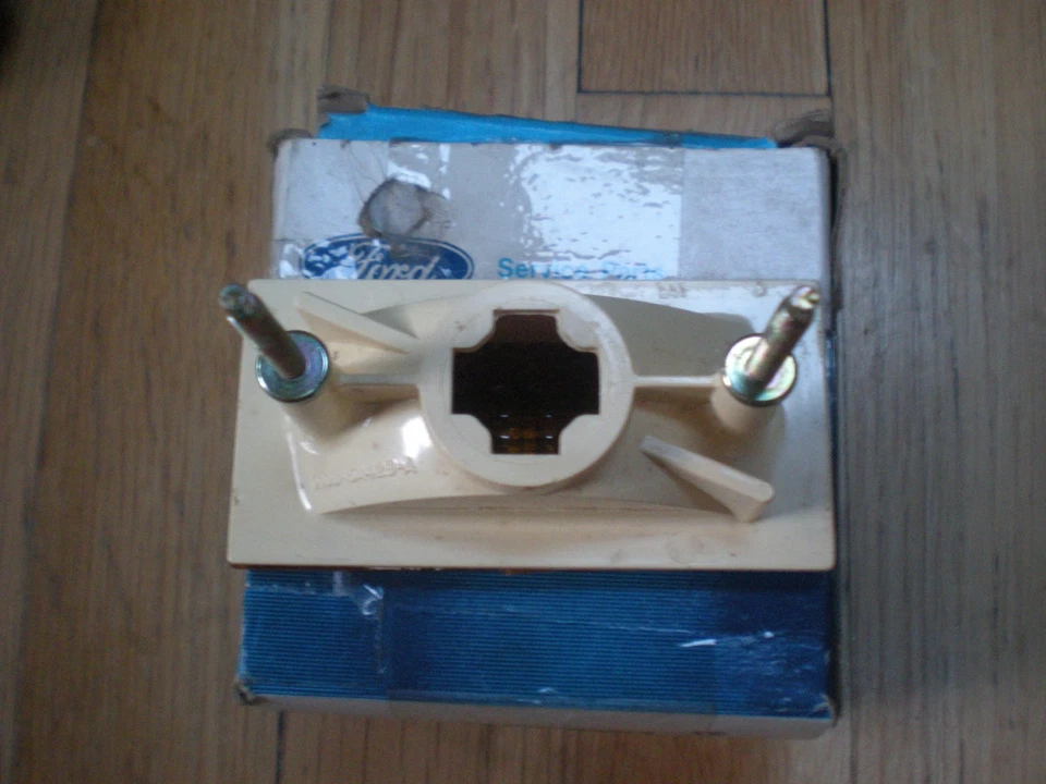 NOS 1970 1971 FORD TORINO FRONT SIDE MARKER LENS - Image 4 of 4