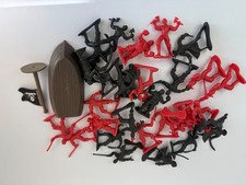 Lot 32 Vintage Plastic Toy Soldiers Pirates Buccaneer Imperial Red Black Figure