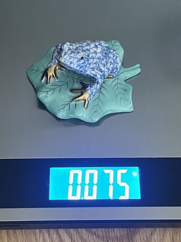 Herend Hungary Hand Painted Porcelain Frog Blue Fishnet On Green Lily Pad #5355 - Picture 15 of 17