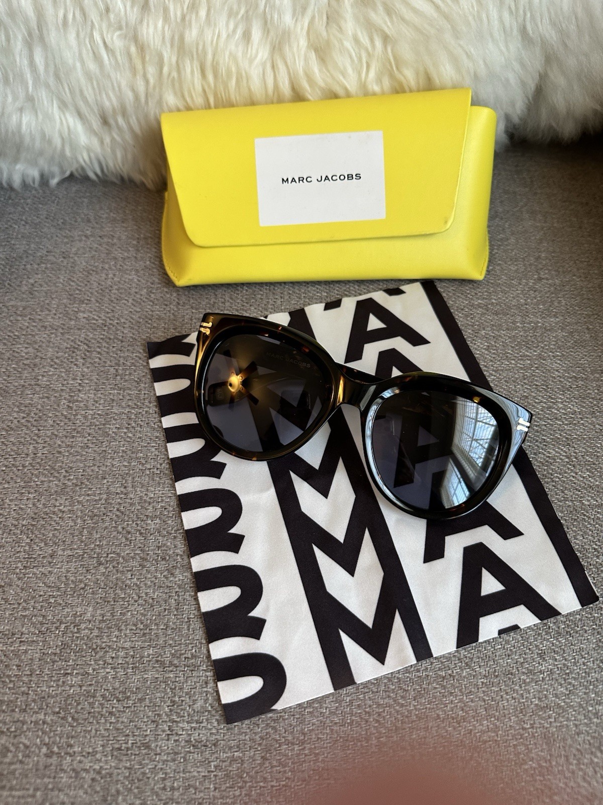 Marc Jacobs Cat Eye Tortoise Shell Sunglasses Wom… - image 7