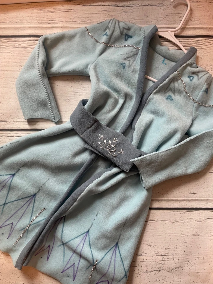 Abrigo de fieltro congelado Elsa hecho a mano Foto 2 de 4