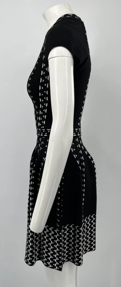 M Missoni Black Knit Short Sleeve Fit+Flare Dress w/ White Geometric Print sz 38 - Image 2 of 4