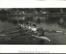 1985 Press Photo Rowing team of Tulane University Athletic Department