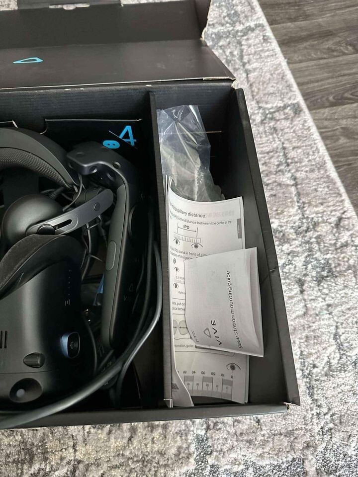 HTC VIVE Cosmos Elite VR Headset Full Kit eBay