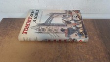 			Tommy gets a medal (1st ed), Dora Thatcher, Brockhampton Press, 1		