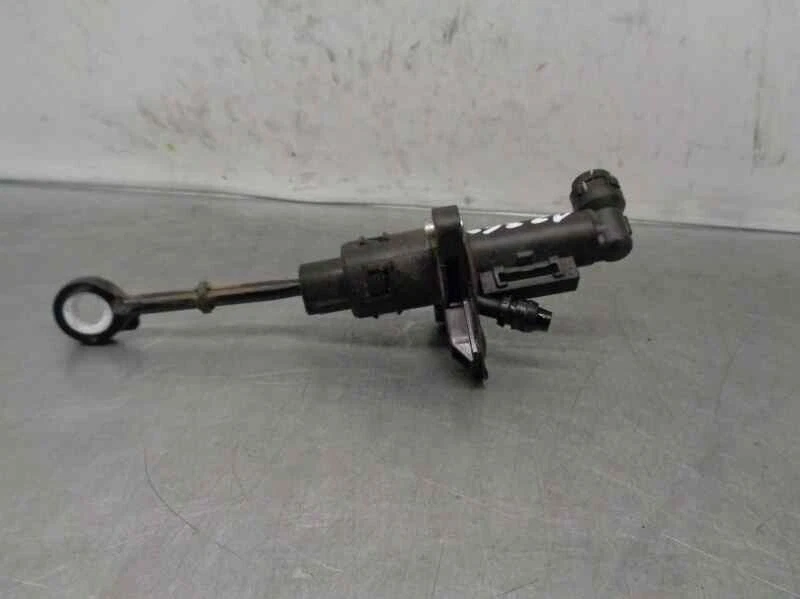 6R0721388D pompe d embrayage pour SEAT IBIZA IV (6J5 6P1) 1.2 TSI 2008 3254639 - Photo 2/4