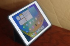 APPLE IPAD 6TH GENERATION 32GB 9.7in - SPACE GREY WIFI ONLY WITH PROTECTIVE CASE