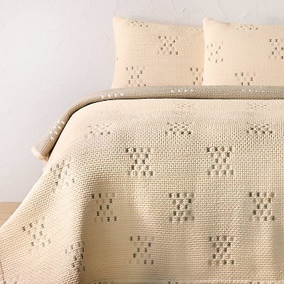 Стеганое одеяло Matelasse из цельной/ квадратной ткани и декоративный комплект цвета слоновой кости - Opalhouse, выполненный с использованием
