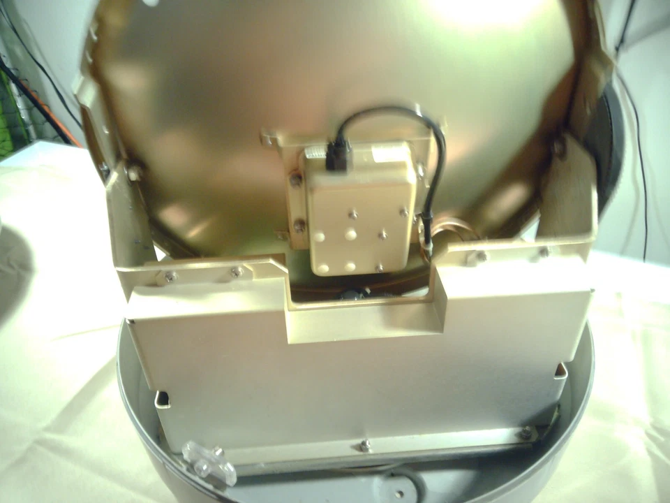 Unidade de peças KVH TracVision TV4. FUNCIONA! #9 - Imagem 2 de 4