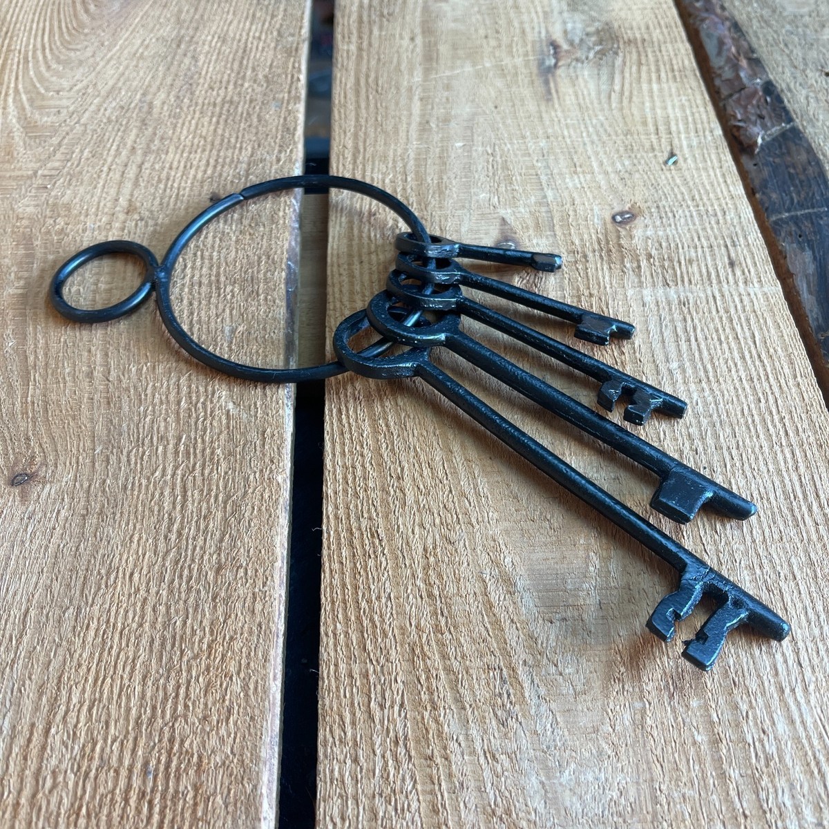 Jailhouse Keys, Old Western Vintage Jail Style, Metal With Painted