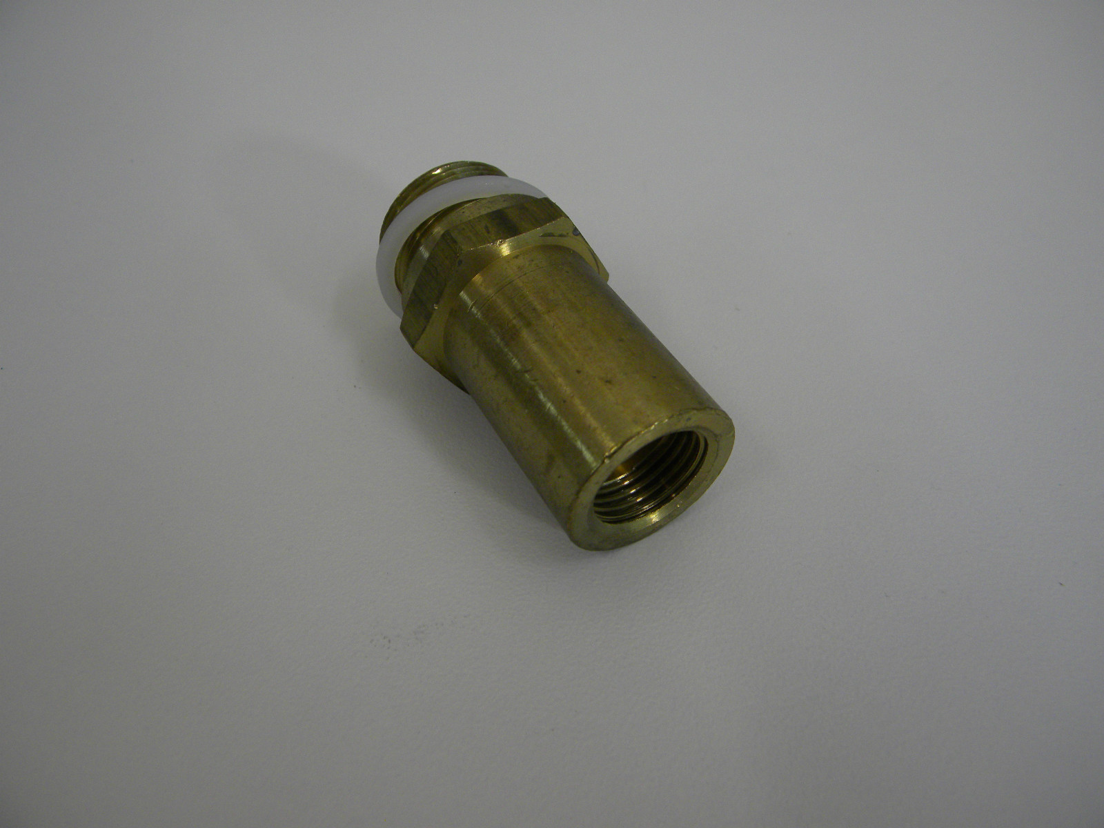 Rochester 4 BBL Quadrajet Fuel Inlet Fitting 7/8"X 20 Male 5/8"X18