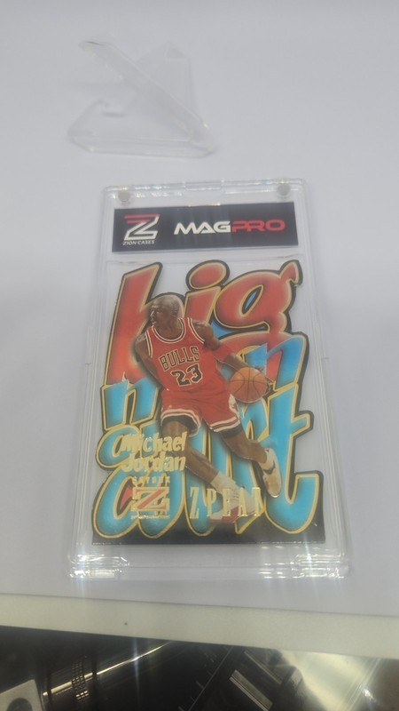 Michael Jordan Big Man on Court - Michael Jordan Cards