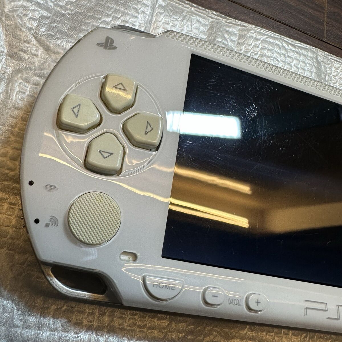 Sony PSP 1000 Launch Edition Ceramic White Handheld System Sony PSP 1000 Launch Edition Ceramic White Handheld System
