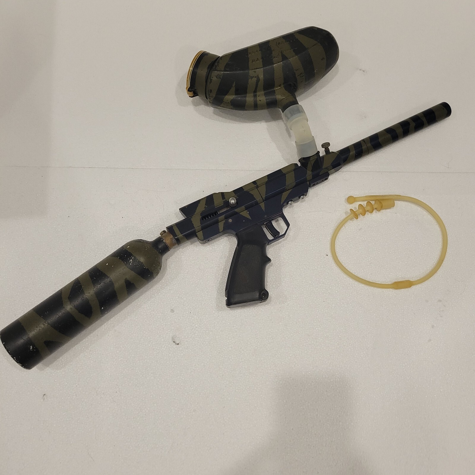 Icon Z1 Paintball Marker With Hopper, Squeegee, Mask, and Extra Bolt