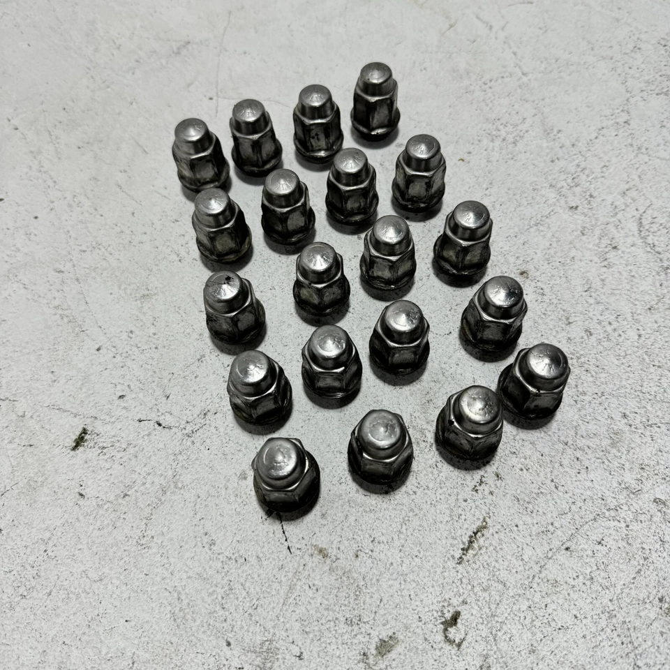 Chevrolet Sonic 2012-2020 tuerca de rueda con conjunto de tapa 20 piezas OEM Foto 4 de 4