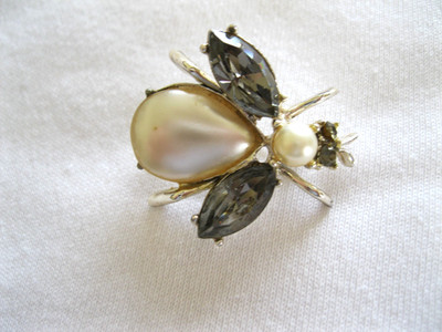 1950'S PEARL AND SMOKEY TOPAZ BEE PIN
