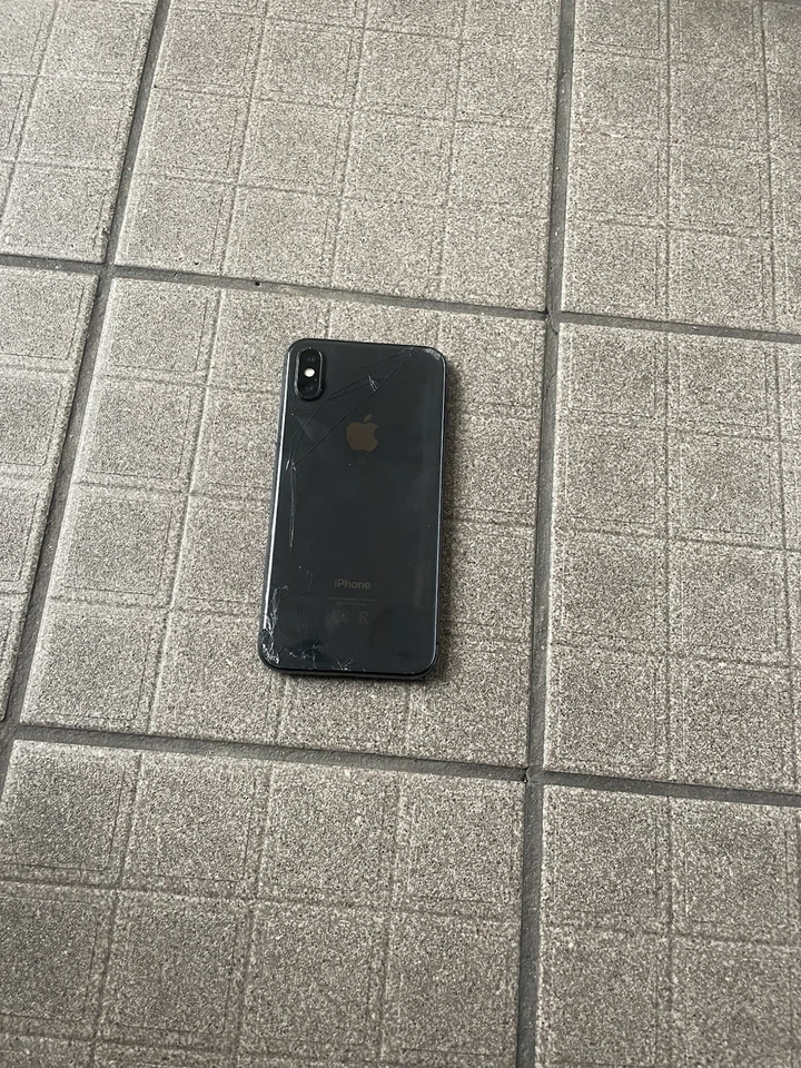 Apple iPhone X Silver 256 GB - IPHONE 7plus 128Gb-IPHONE 7 32 GB - Image 3 of 4