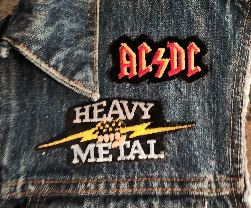 ALTRA Giacca gilet Levi's denim con toppa posteriore Warlock 1986 + altre 5 toppe metallo pesante